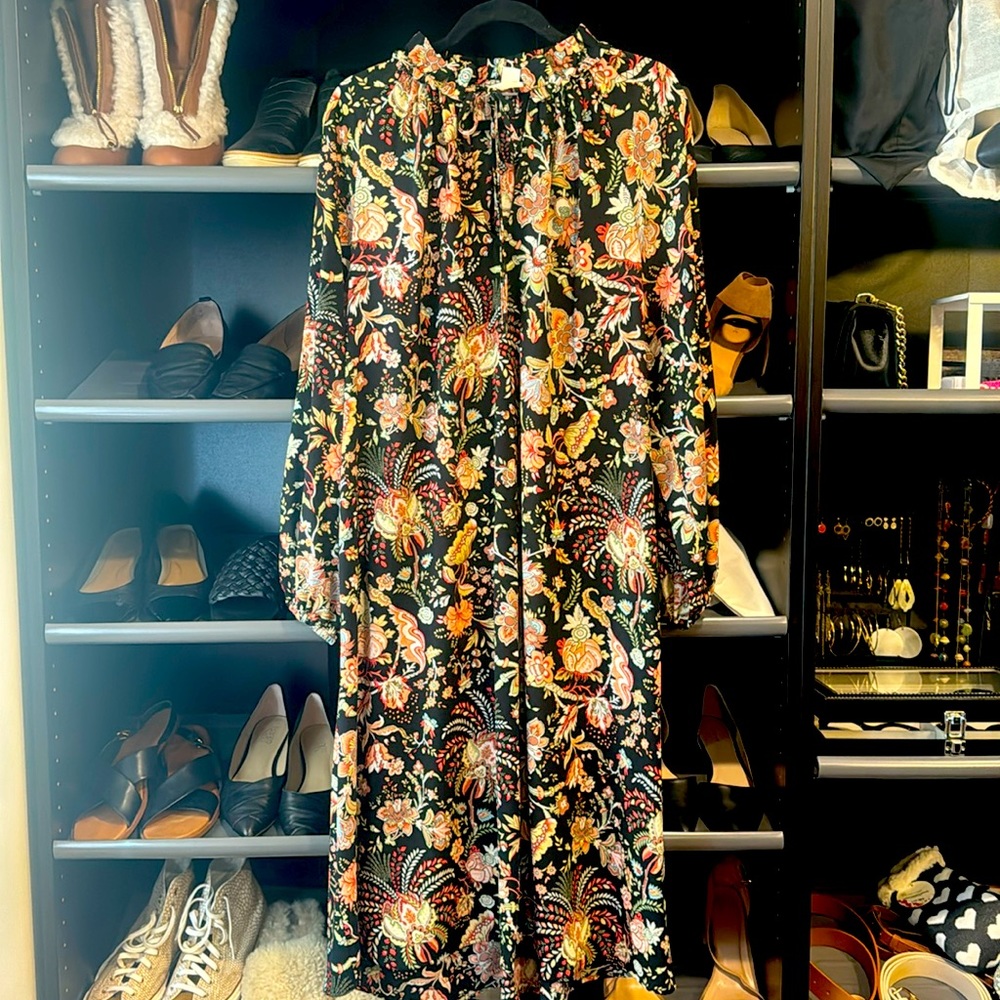 Like new! Floral print dress WITH POCKETS!